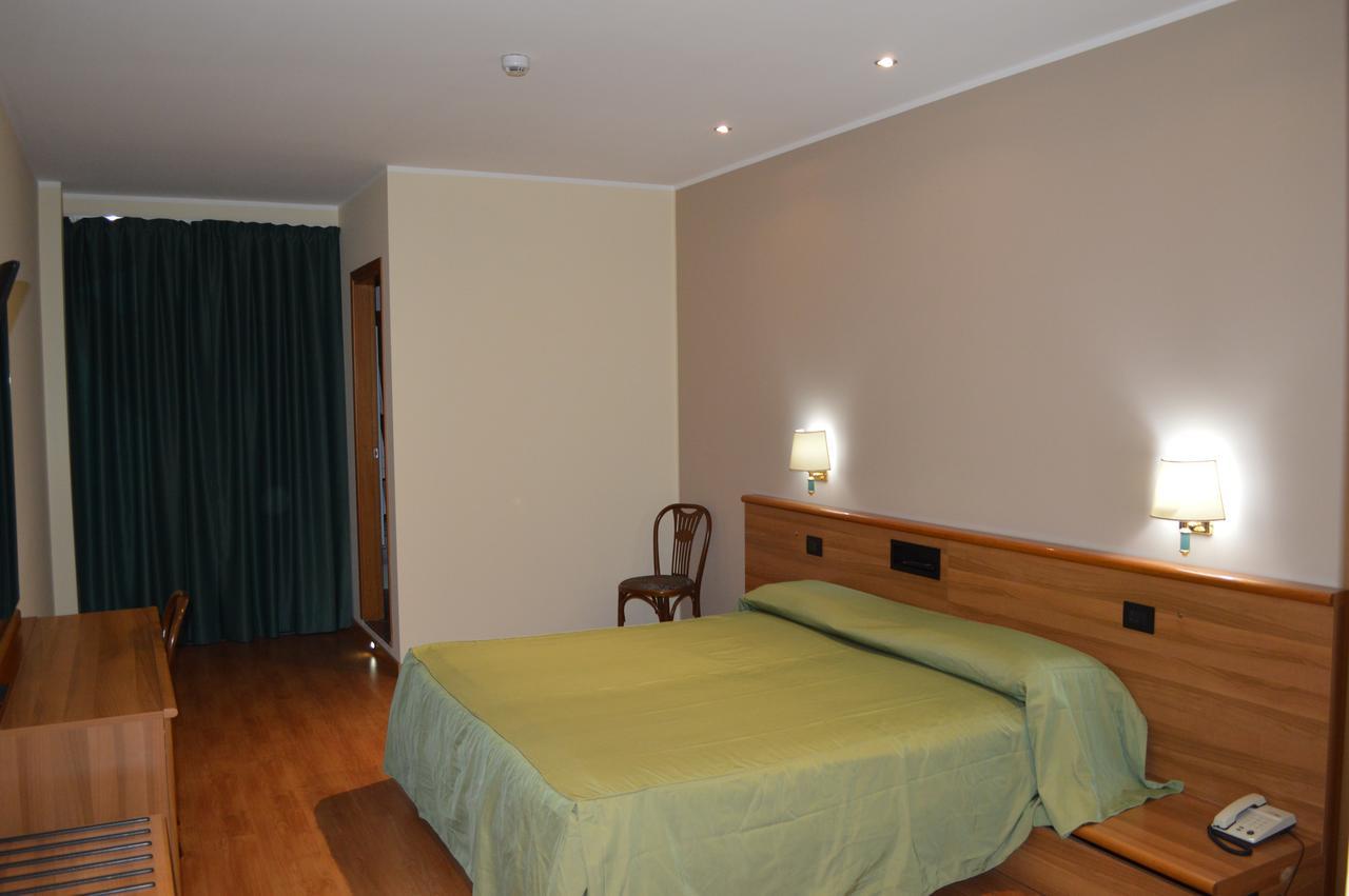 Canadian Hotel ลาควิลา ภายนอก รูปภาพ