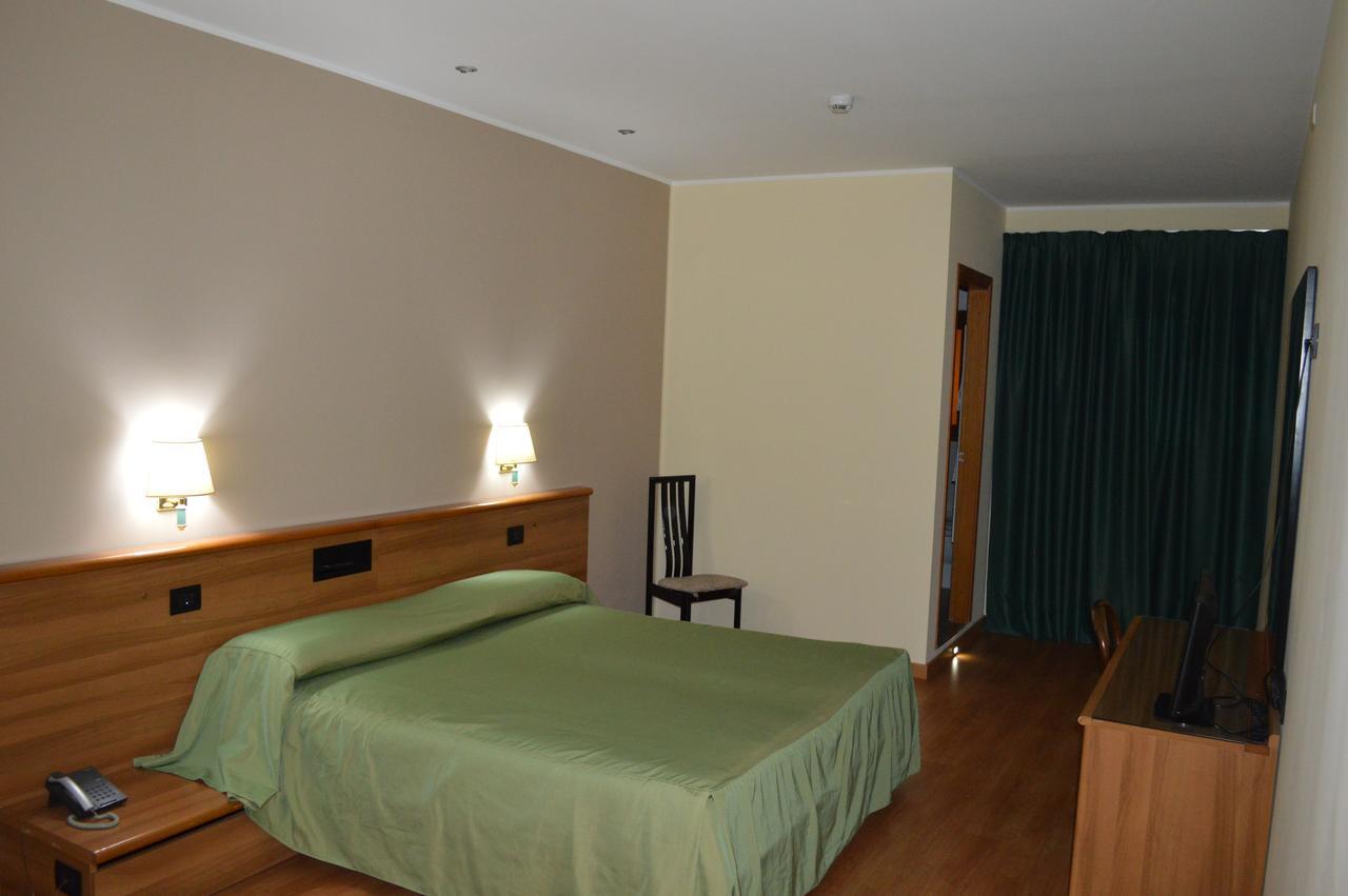 Canadian Hotel ลาควิลา ห้อง รูปภาพ
