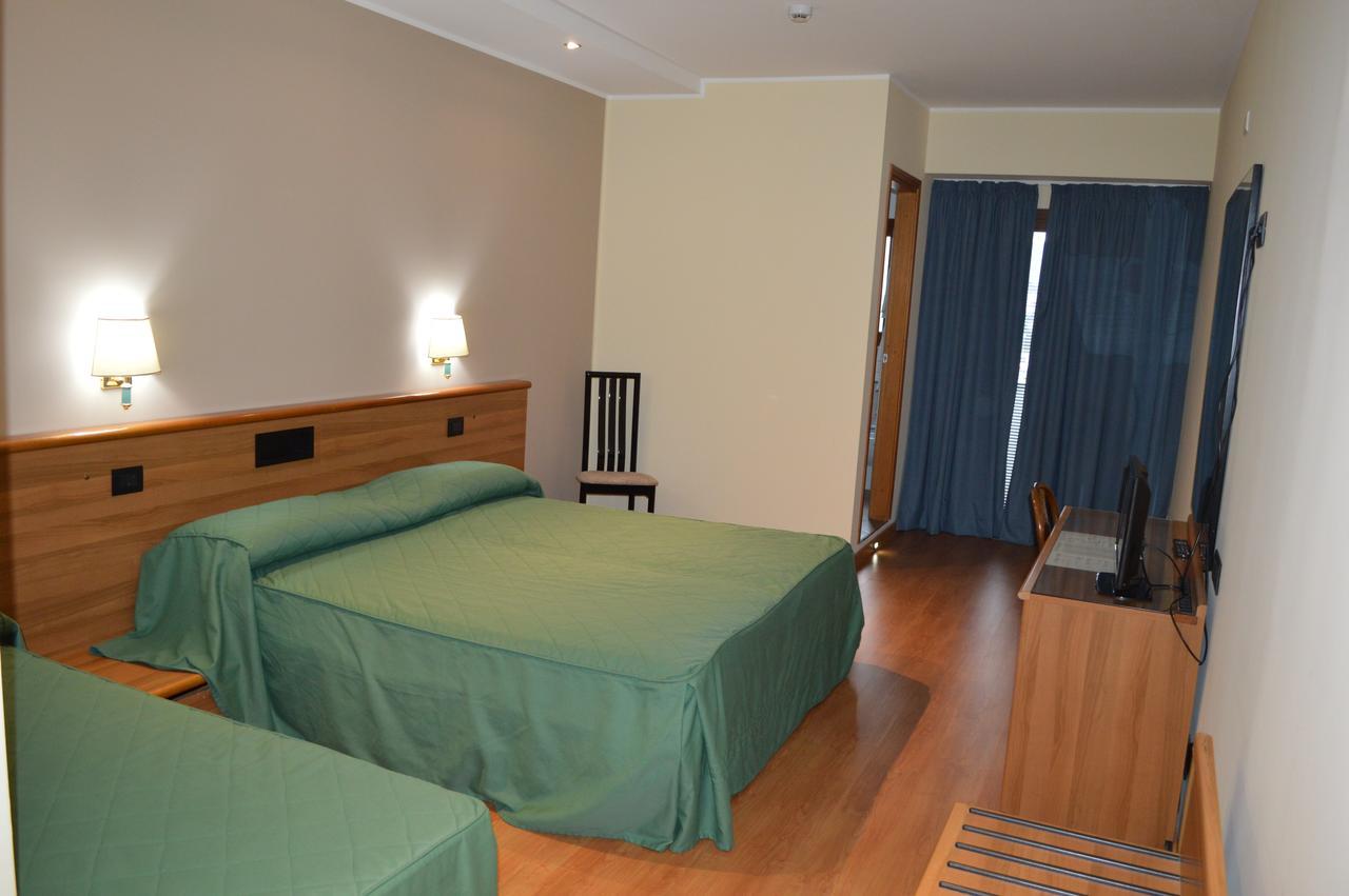Canadian Hotel ลาควิลา ภายนอก รูปภาพ