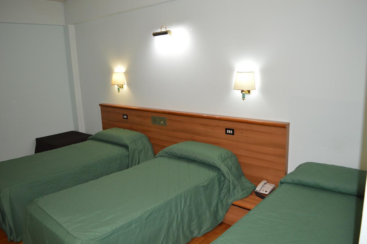 Canadian Hotel ลาควิลา ภายนอก รูปภาพ